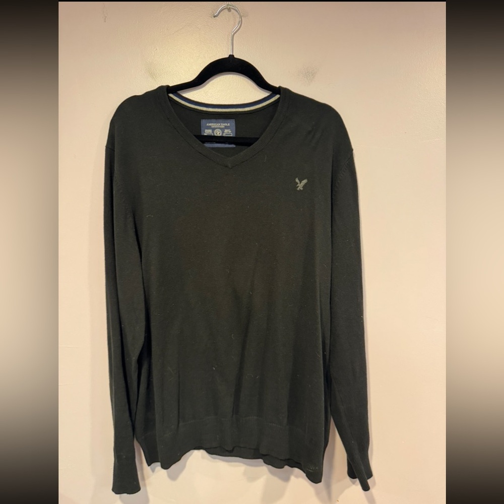 Men American Eagle athletic fit black vneck sweater